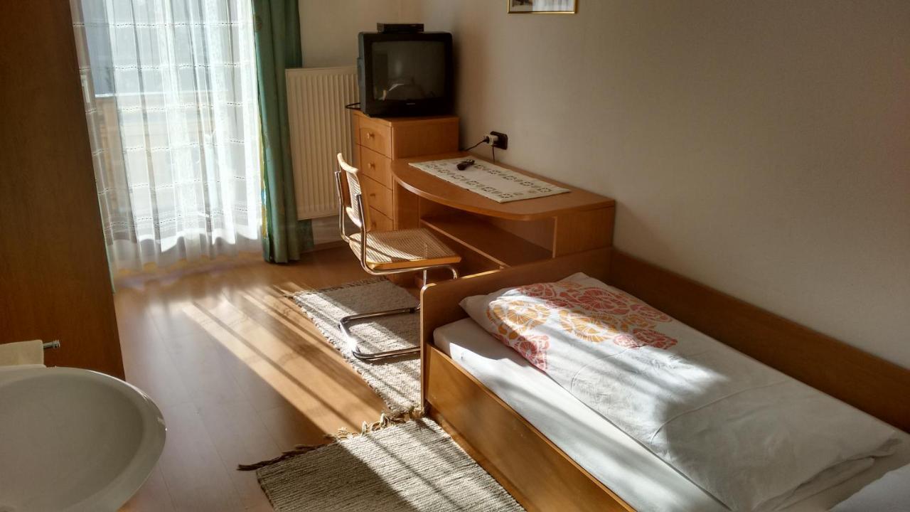 Gaestehaus Schoepf Elsa Langenfeld Bagian luar foto