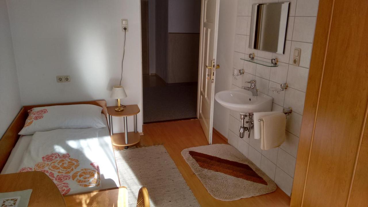 Gaestehaus Schoepf Elsa Langenfeld Bagian luar foto